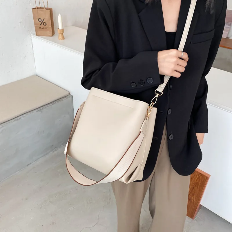 

2020 New Large-capacity Woman Bag Soft PU Big Bag All-match Shoulder Bag Messenger Western Style Tote Bag Luxury Handbags