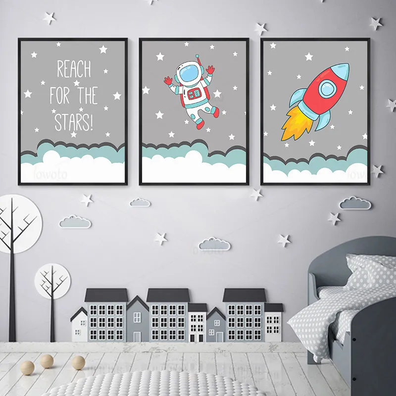 С принтом в виде героев мультфильмов с букв плакат космонавты и ракеты звезды