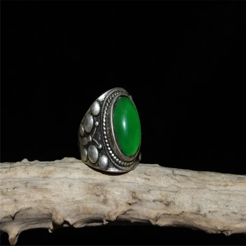 Кольцо из китайского старого тибетского и непальского серебра с зеленым
