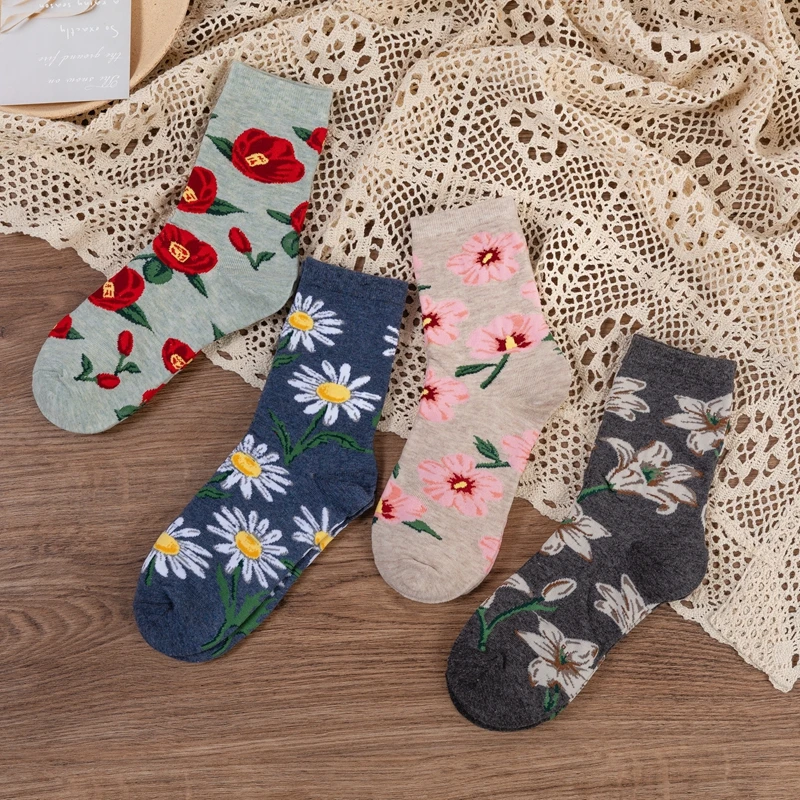 

2020 Korean retro temperament big flower socks women winter sweet and cute ladies tube socks cotton sweet and artistic warm sock