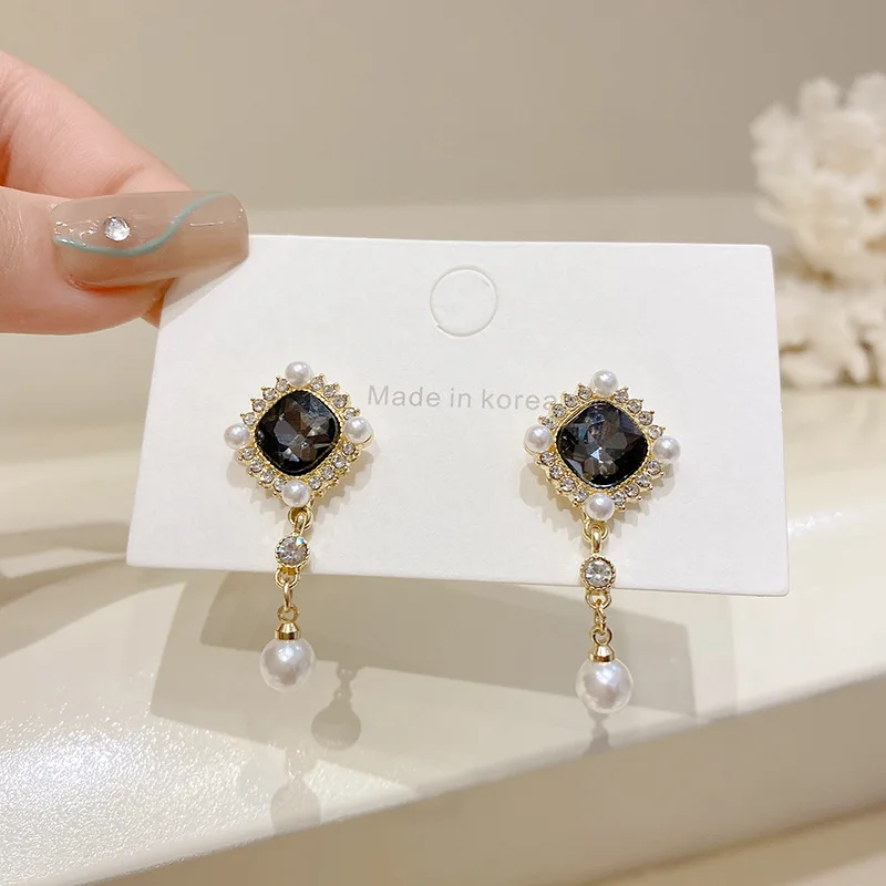 

U-Magical Exquisite Square Geometric Black Rhinestone Imitation Pearl Dangle Earring for Women Long Tassel Metal Earring Jewelry