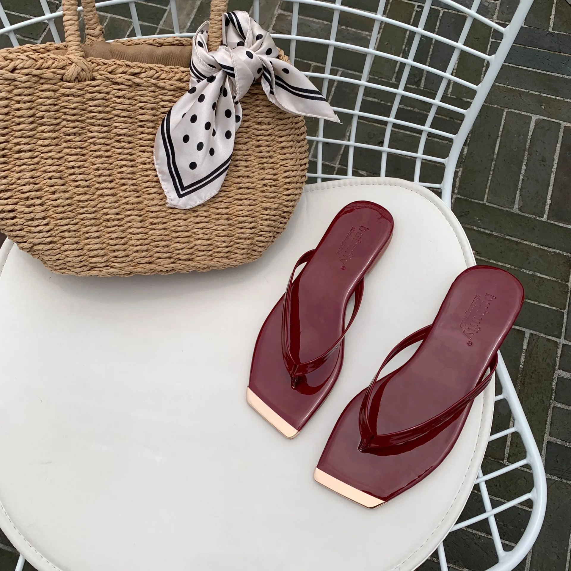 

Rubber Flip Flops Shoes Slippers Flat Summer Clogs Woman Luxury Slides Pantofle Hawaiian Beach Designer 2021 PU Rome Fashion