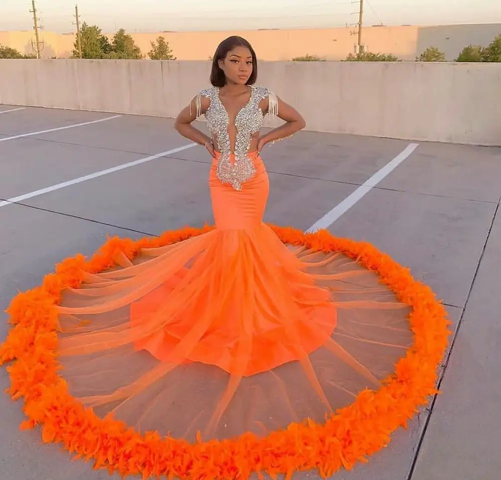 Billig Orange Meerjungfrau Abendkleider Kristall Perlen Top Feder Sweep Zug Prom Kleid Sexy Backless Schwarz Mädchen Pageant Tragen Robe