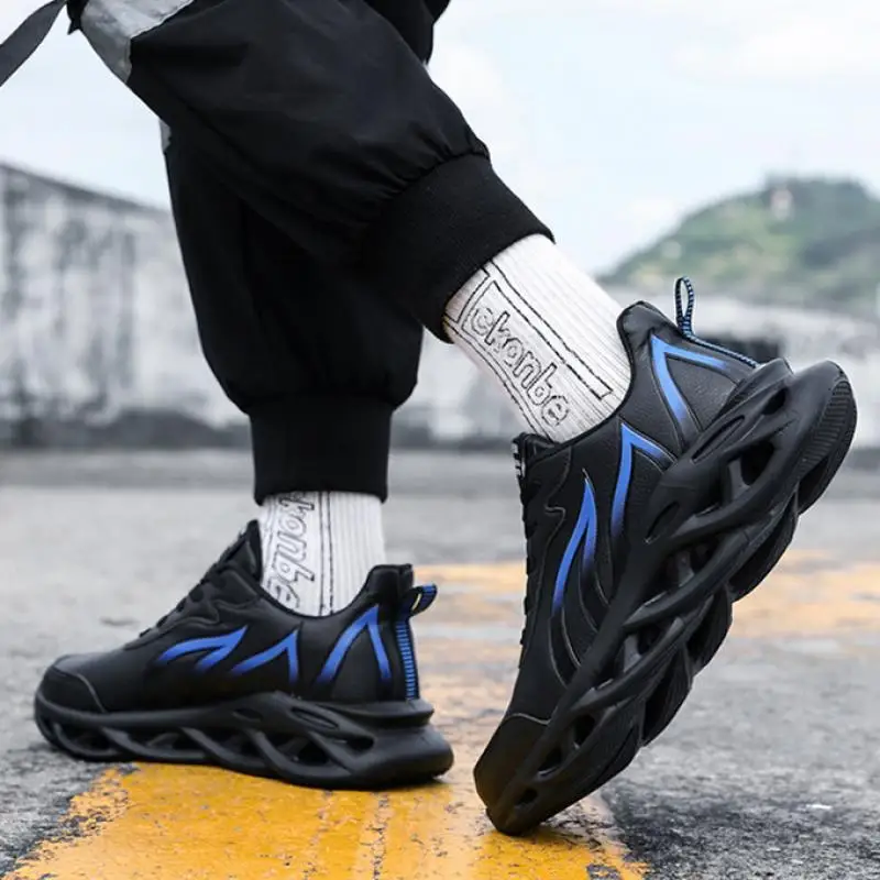 

Men Vulcanize Shoes PU Leather Thick Blade Bottom Hight Increased Mens Running Shoes Lace Up Flame Print Fashion Mens Sneakers