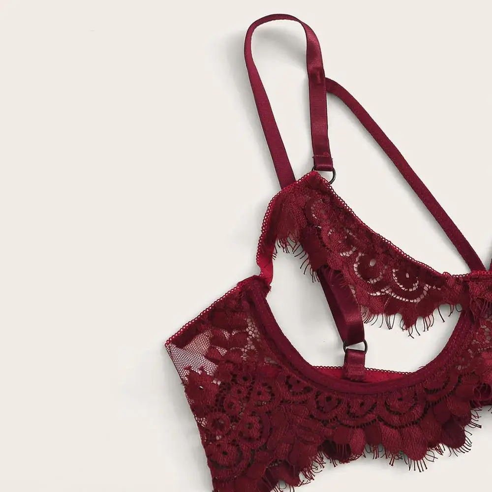 Женское нижнее белье с кружевным бюстгальтером без косточек и трусиками |