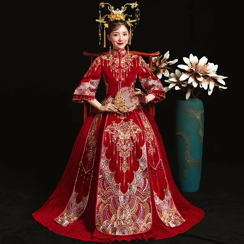 Традиционное китайское свадебное платье Cheongsam с золотой вышивкой Стильное