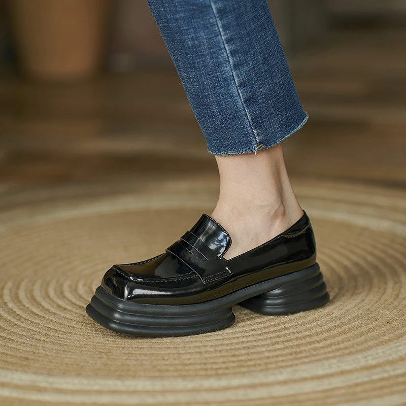 

New Chic Thick Sole Platform Casual Pumps Patent Leather Middle Heels Chunky Sneakers Outdoor Running Runway Party Women Shoes