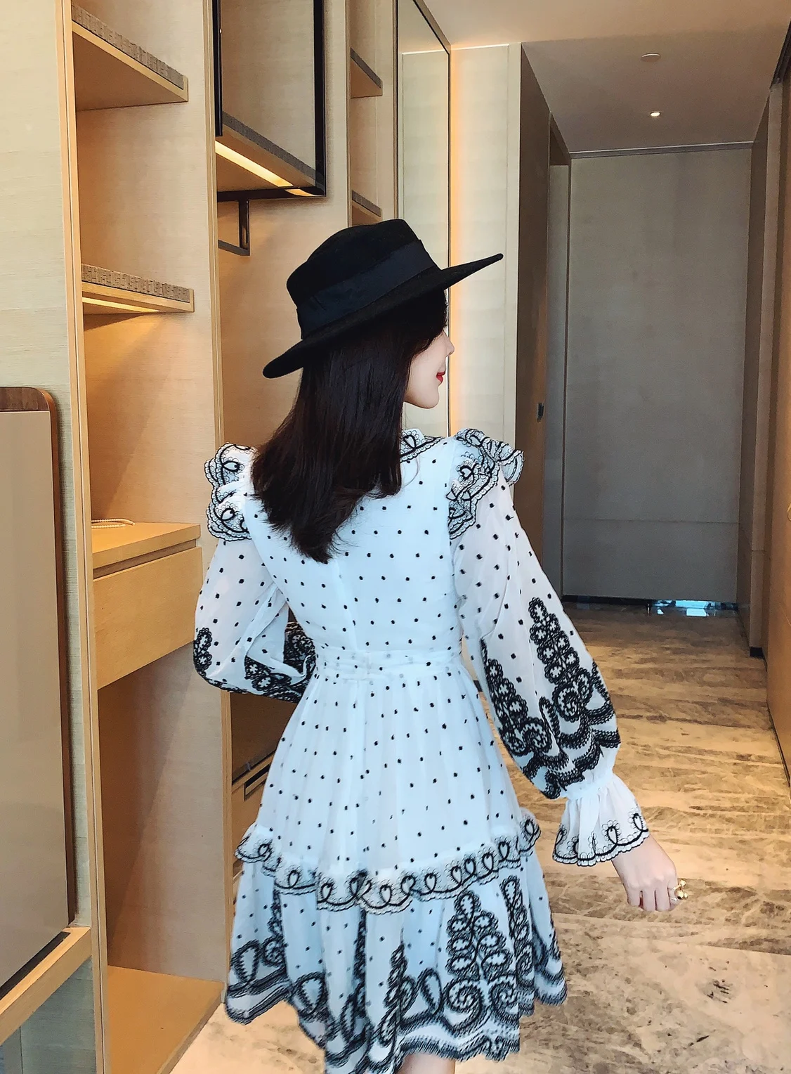 

A-Line Spring Autumn High Waist 2021 Luxury Dresses Women Vintage Elegant Embridery Party Dress Long Sleeve Lace Boho Runway