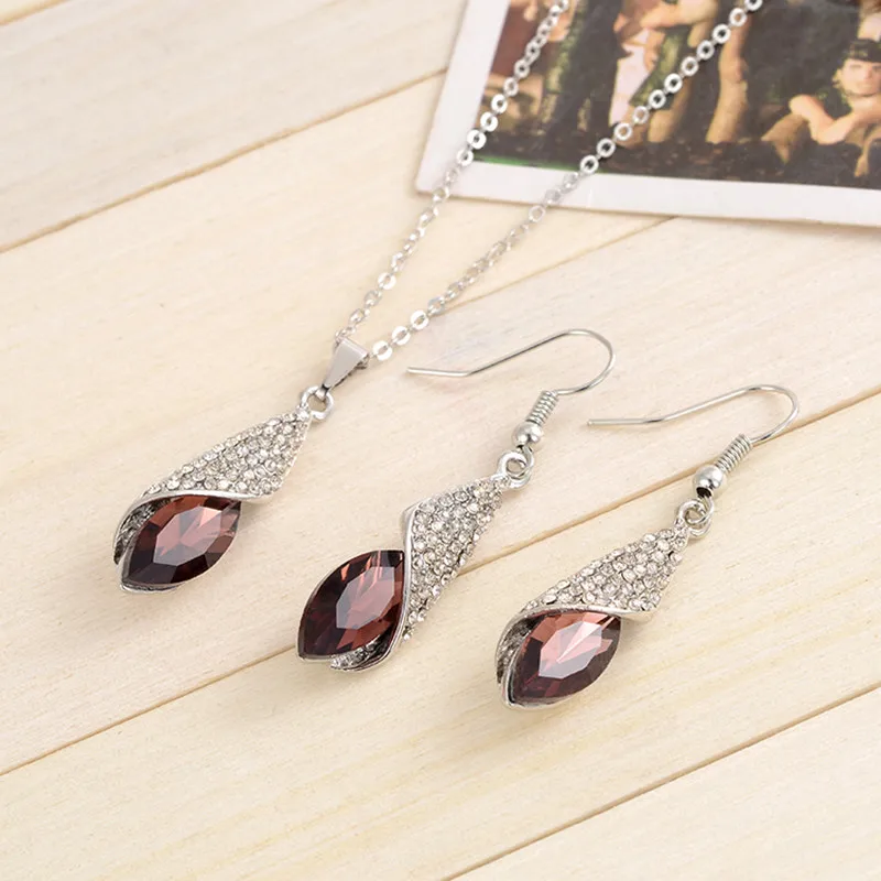 Роскошное длинное ожерелье цепочка с подвеской кристаллами Элегантное летнее