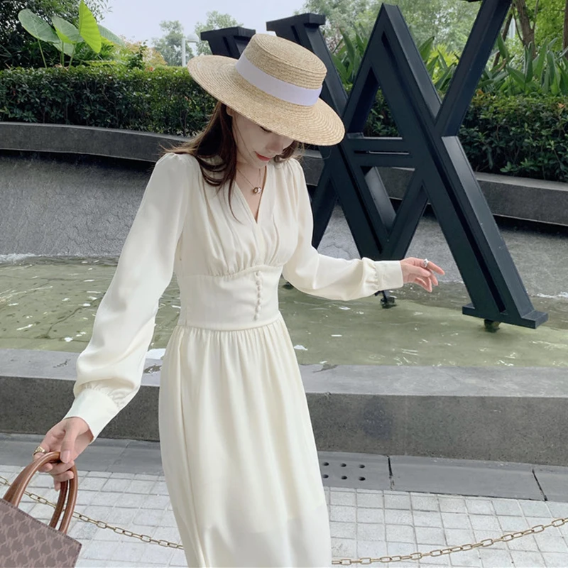 

Шифоновое платье с завышенной талией, длинным рукавом и драпировкой