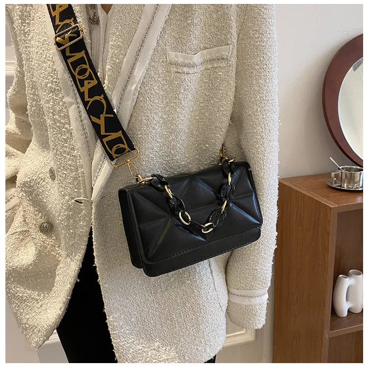 

2021 new small bag wide shoulder strap worn fashion female BaoLing embroider line chain recreational feeling small package