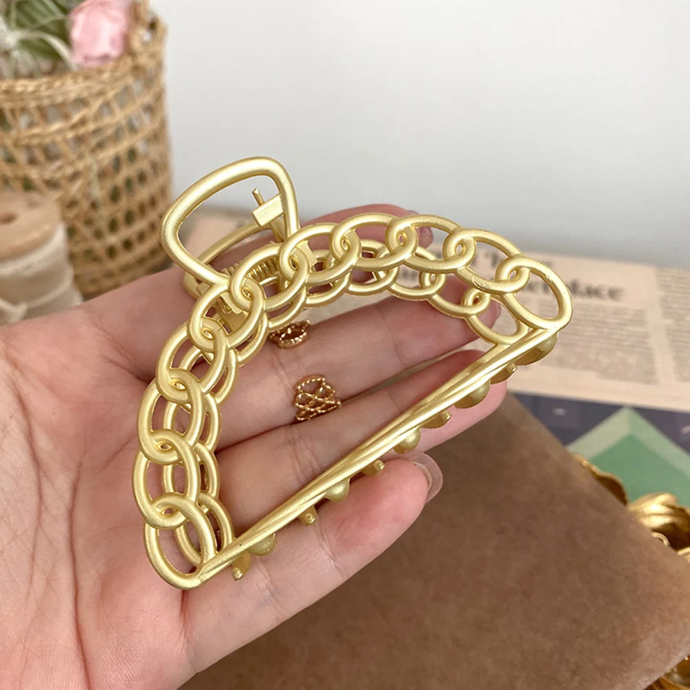 

Vintage Women Tough Geometric Hollow Hair Claw Large Size Hair Clamps Claw Clip Crab for Hair Accessories for Hair
