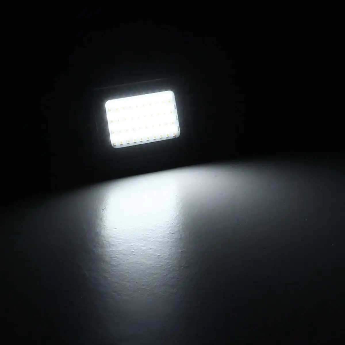 

10W 80 LED Solar Outdoor Floodlight Camping Tent Lantern with Remote Control 3.7V Wall Lamp Waterproof IP65 4000mAh