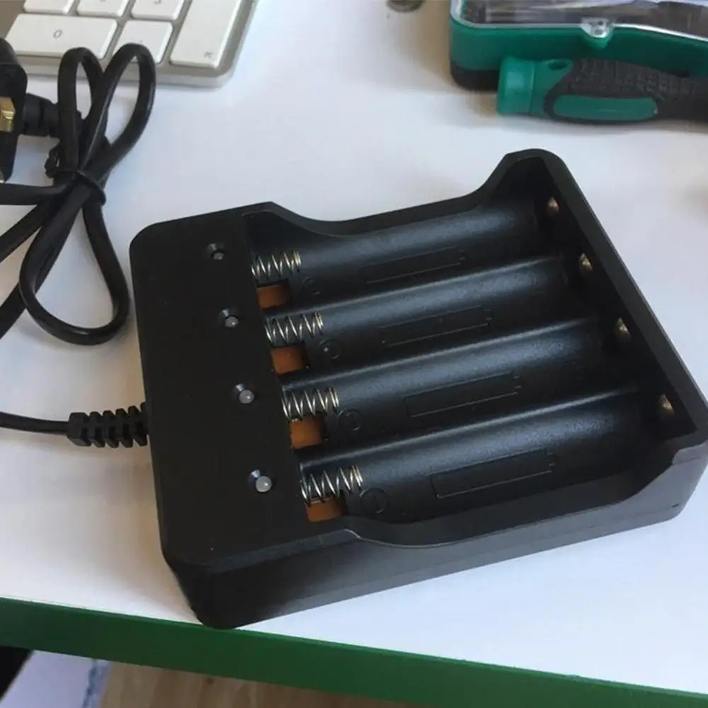 Зарядное устройство для литий ионных аккумуляторов с вилкой Стандарта США/ЕС