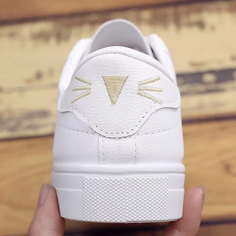 Белые женские кроссовки с милым котиком на шнуровке Вулканизированная обувь