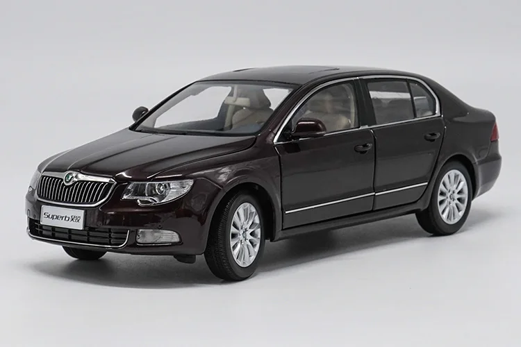 1:18 Skoda Superb сплав модель автомобиля статические металлические модельные автомобили оригинальная коробка для коллекции подарков