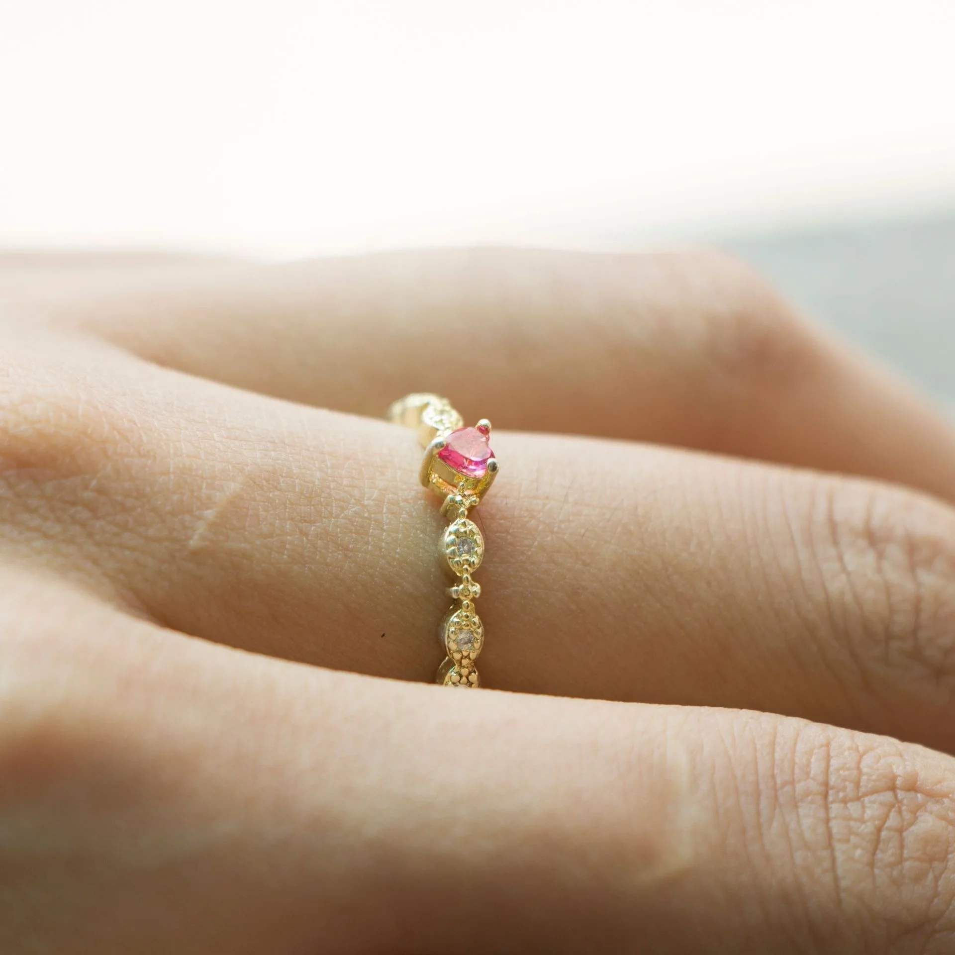 

New fashion red crystal heart ring ladies personality design beautiful ring ladies elegant wedding gifts