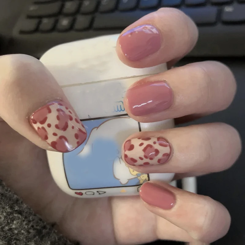 

24pcs Leopard Printed Nail Patch Glue Type Removable Short Paragraph Fashion Manicure False Save Time Nails Patch NE