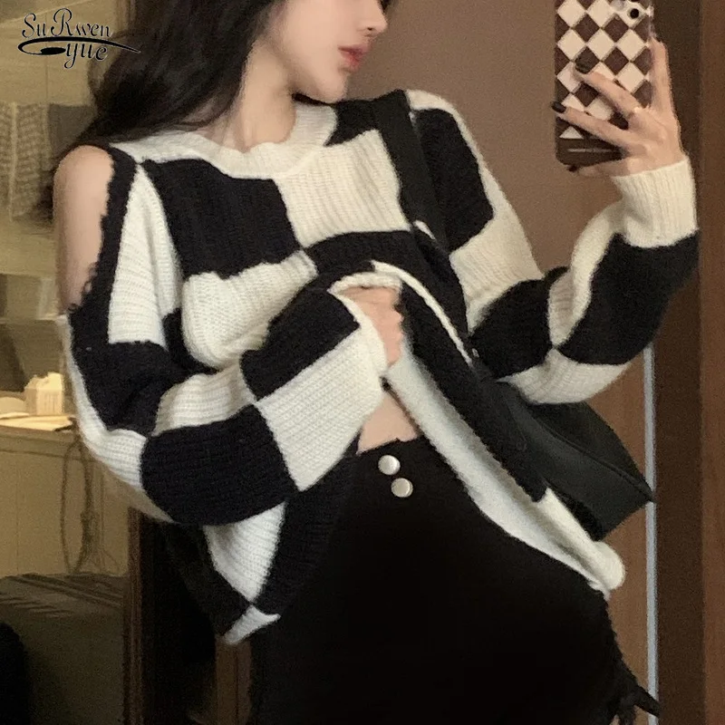 

Женская куртка в черно-белую клетку, с круглым вырезом и открытыми плечами