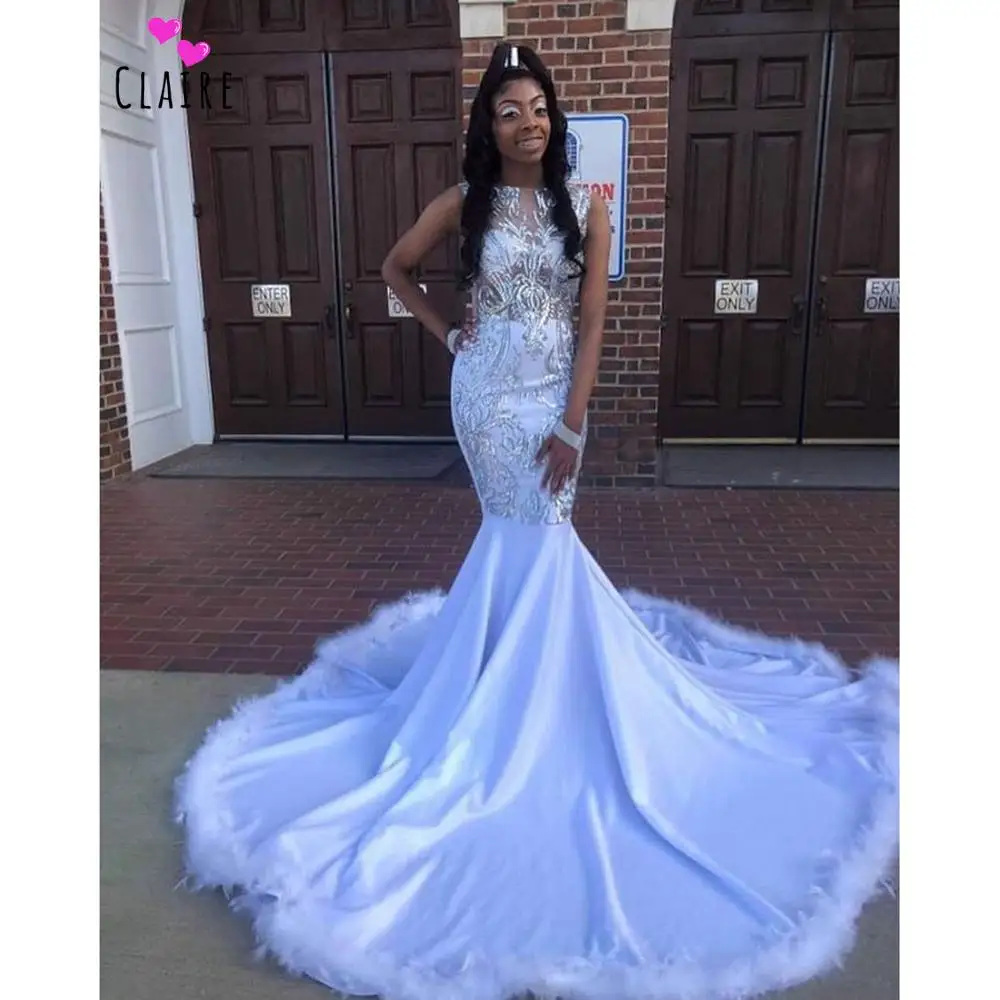 Женское вечернее платье с перьями белое длинное прозрачное для выпускного