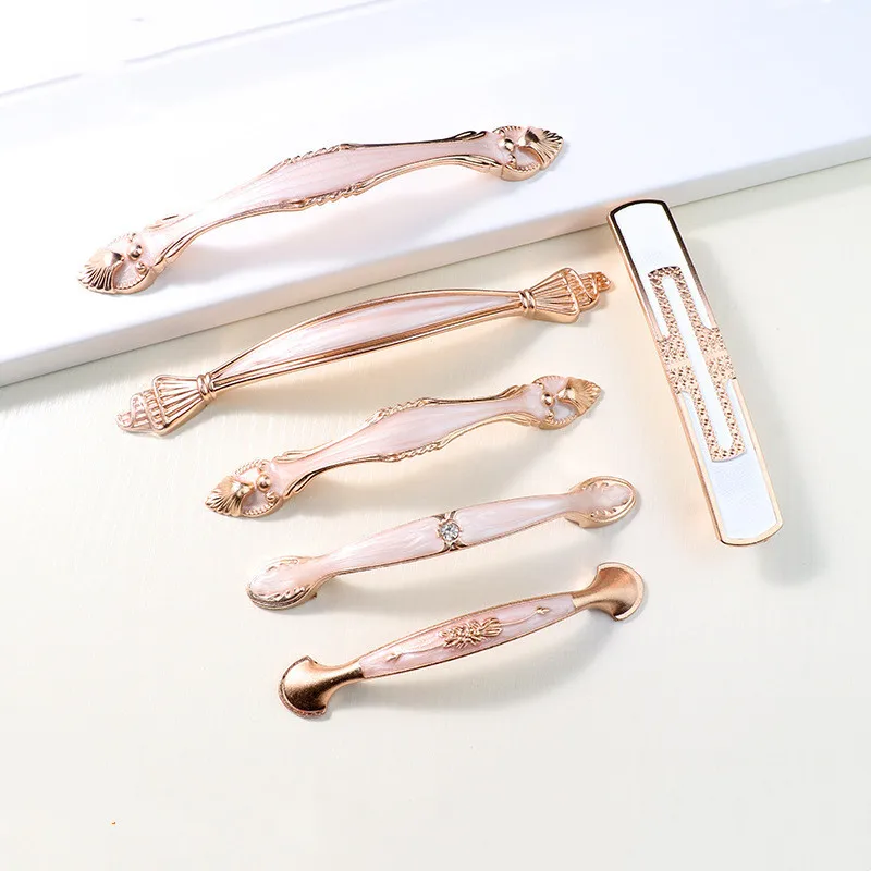 

2 предмета в европейском стиле; Цвет розовый, золотой гардеробным дверным сплошная ручка современный шкаф с выдвижными ящиками дверные ручк...