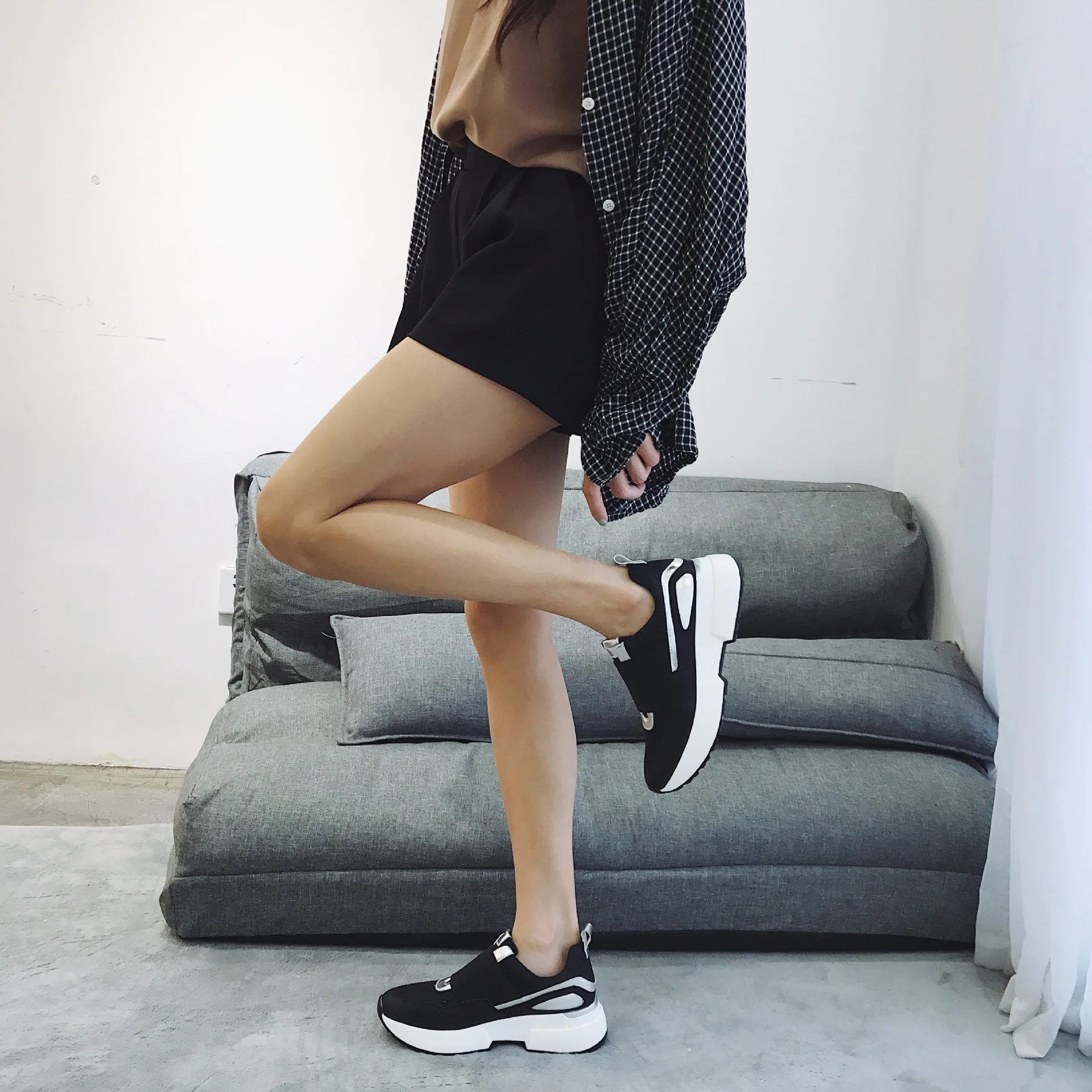 Женские кроссовки на плоской платформе роскошные Повседневные слипоны удобная