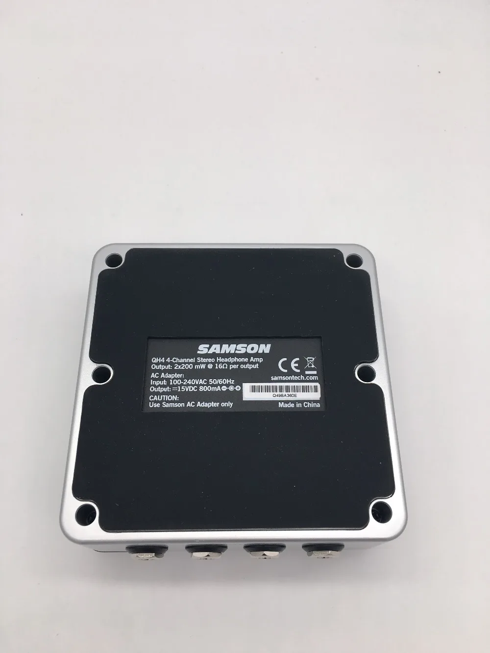 Портативный 4-канальный усилитель для наушников SAMSON QH4 2 сбалансированных разъема