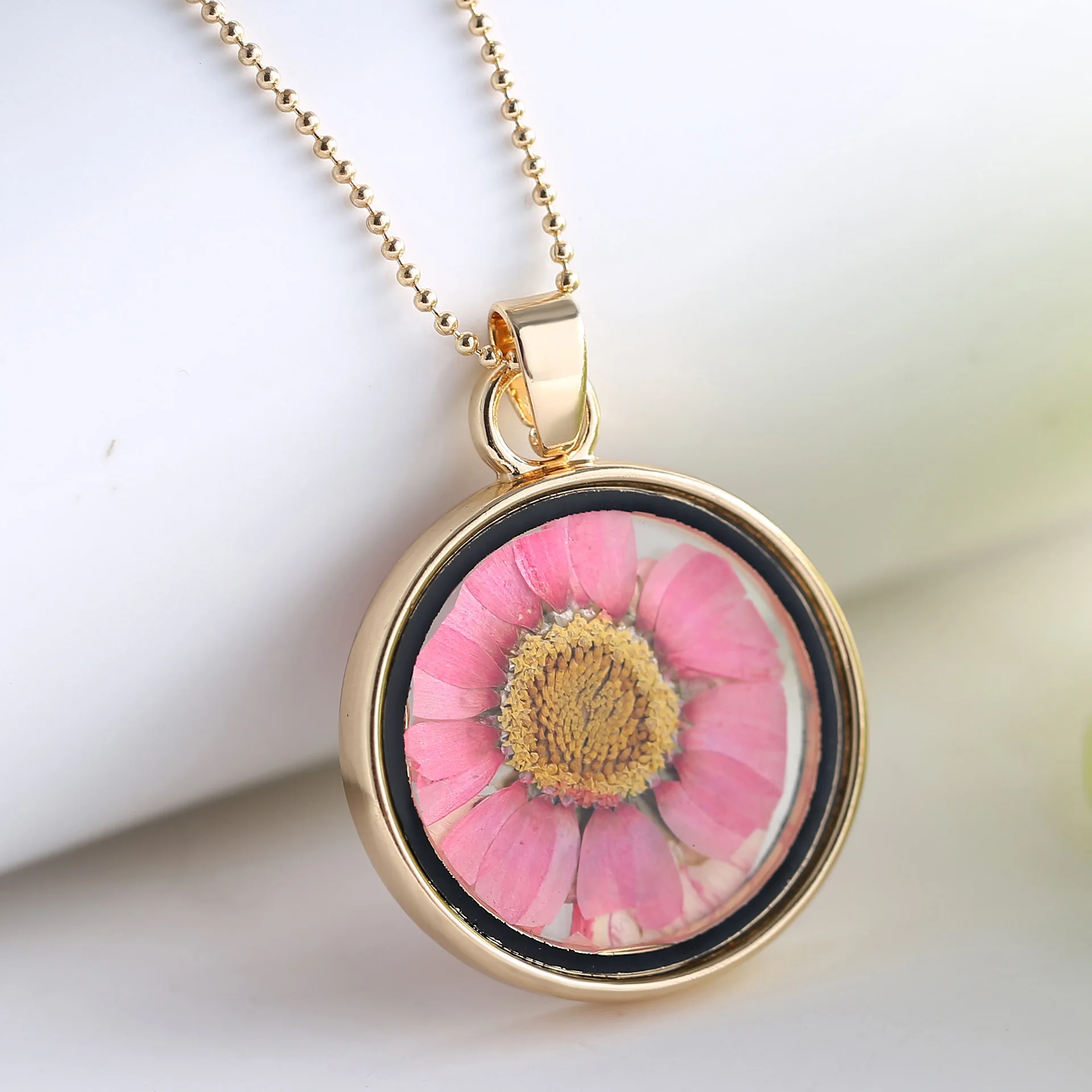 

Beads Chain Women's Necklaces Simple Round Pendant Colorful Necklace Herbarium Dried Flower Personality Fashion Jewelry