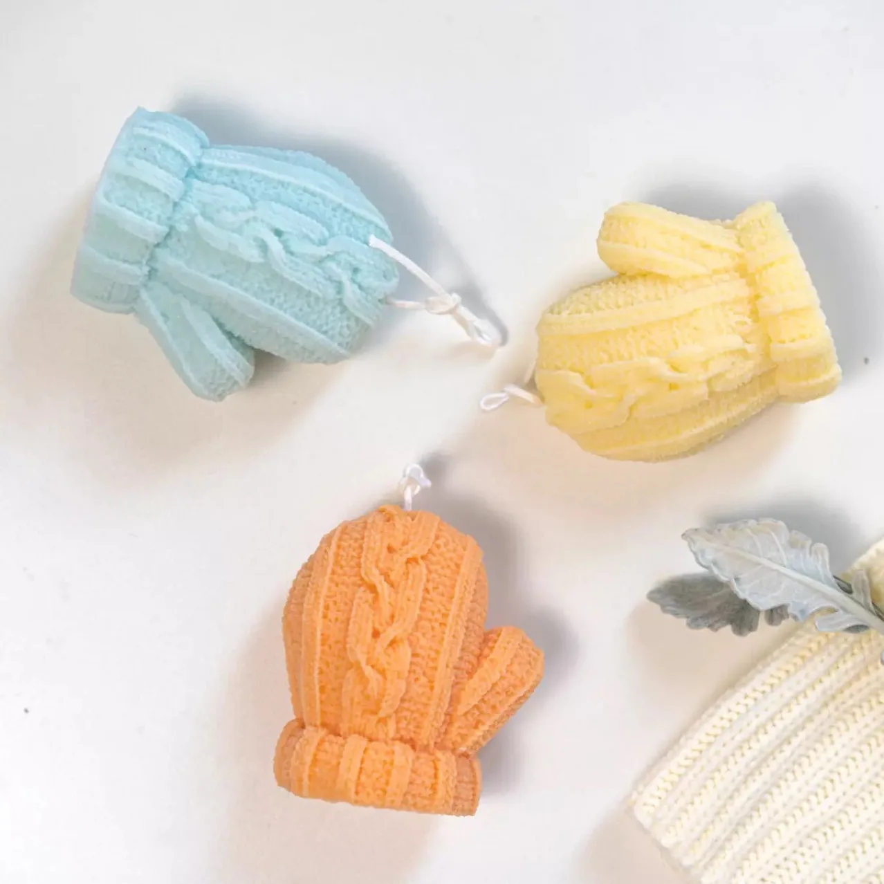 

Christmas Gloves Candle Silicone Mold Warm Winter Wool Shaped Aromatherapy Candle Plaster DIY Mold for Home Art Crafts Ornaments