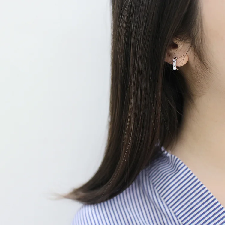 

CH-1045 Korean version of silver jewelry S925 sterling silver fashion personality handmade style wild inlaid zircon earrings