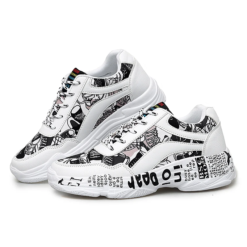 Женские повседневные белые кроссовки с граффити на плоской подошве