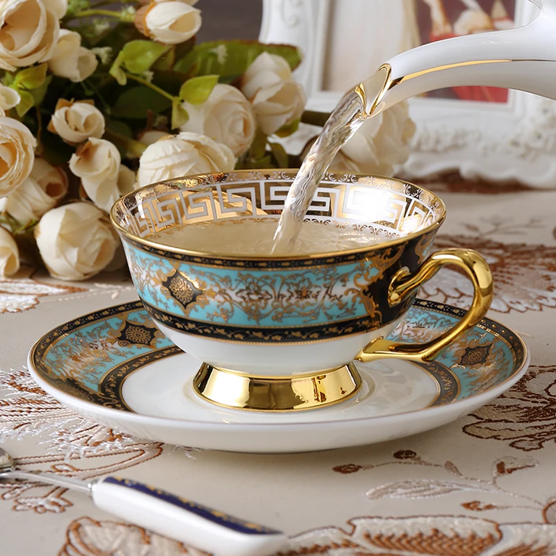 

Высококачественная кофейная чашка из костяного фарфора с золотым узором, Набор чашек для послеобеденного чая в европейском стиле, керамиче...