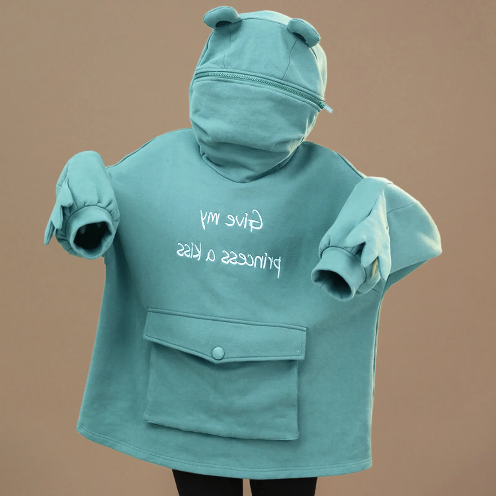 Женская толстовка с лягушкой из плотного флиса вышитыми буквами осенняя