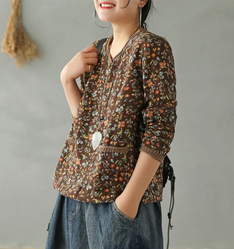 Женская футболка с v образным вырезом и карманом весна 2020|Футболки| |