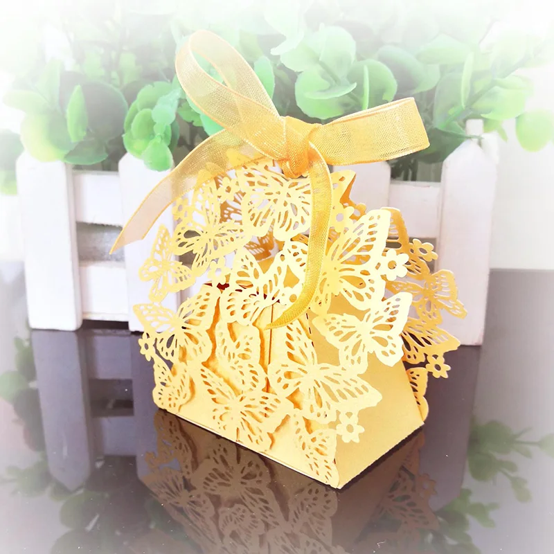 

50pcs Butterfly Laser Cut Hollow Carriage Favor Gifts Candy Boxes With Ribbon Custom Baby Shower Wedding Party Favor Decoration