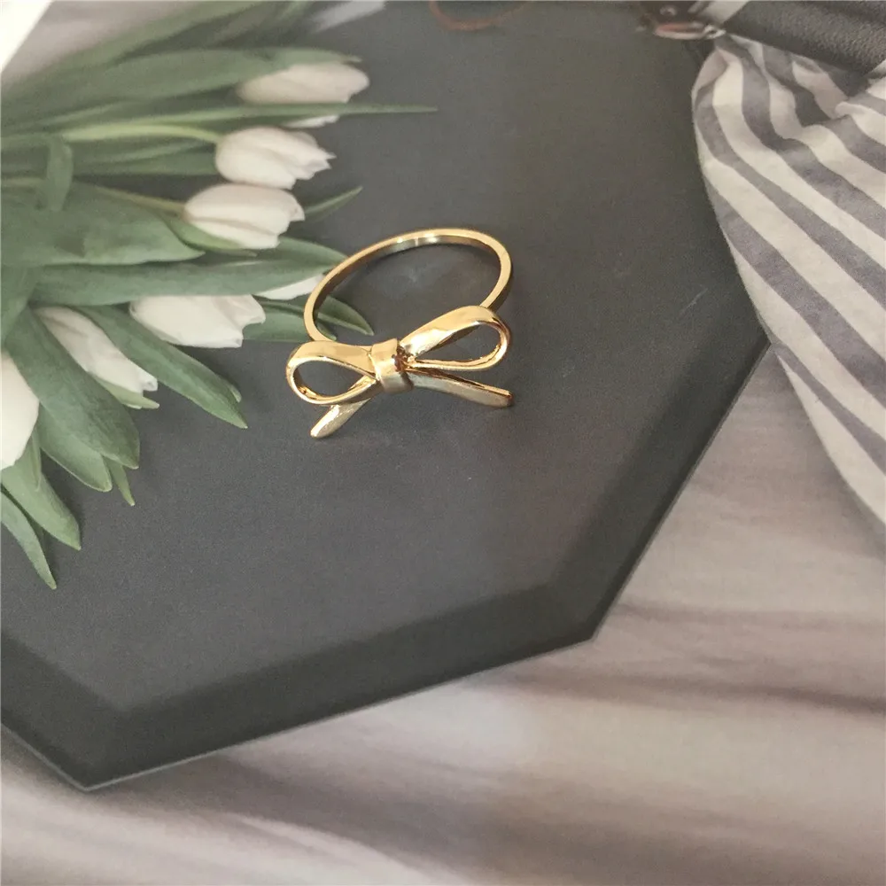 Кольцо для девочек украшенное лентой золотого цвета | Украшения и аксессуары