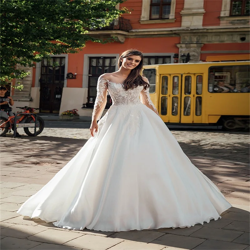 

Hot Sale Long A Line Wedding Dresses Lace Appliqued Robes De Mariée Ruched Chiffon Sweep Train Custom Made Boho Bridal Gowns
