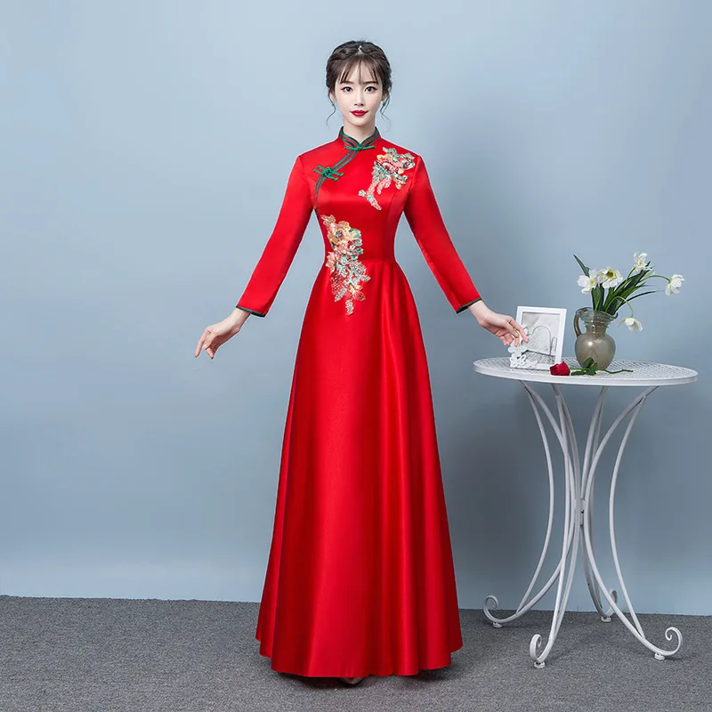 

Red Women Embroidery Flower Qipao Satin Skirt Elegant Chinse Dresses Slim Vintage Mandarin Collar Cheongsam Award Evening Dress
