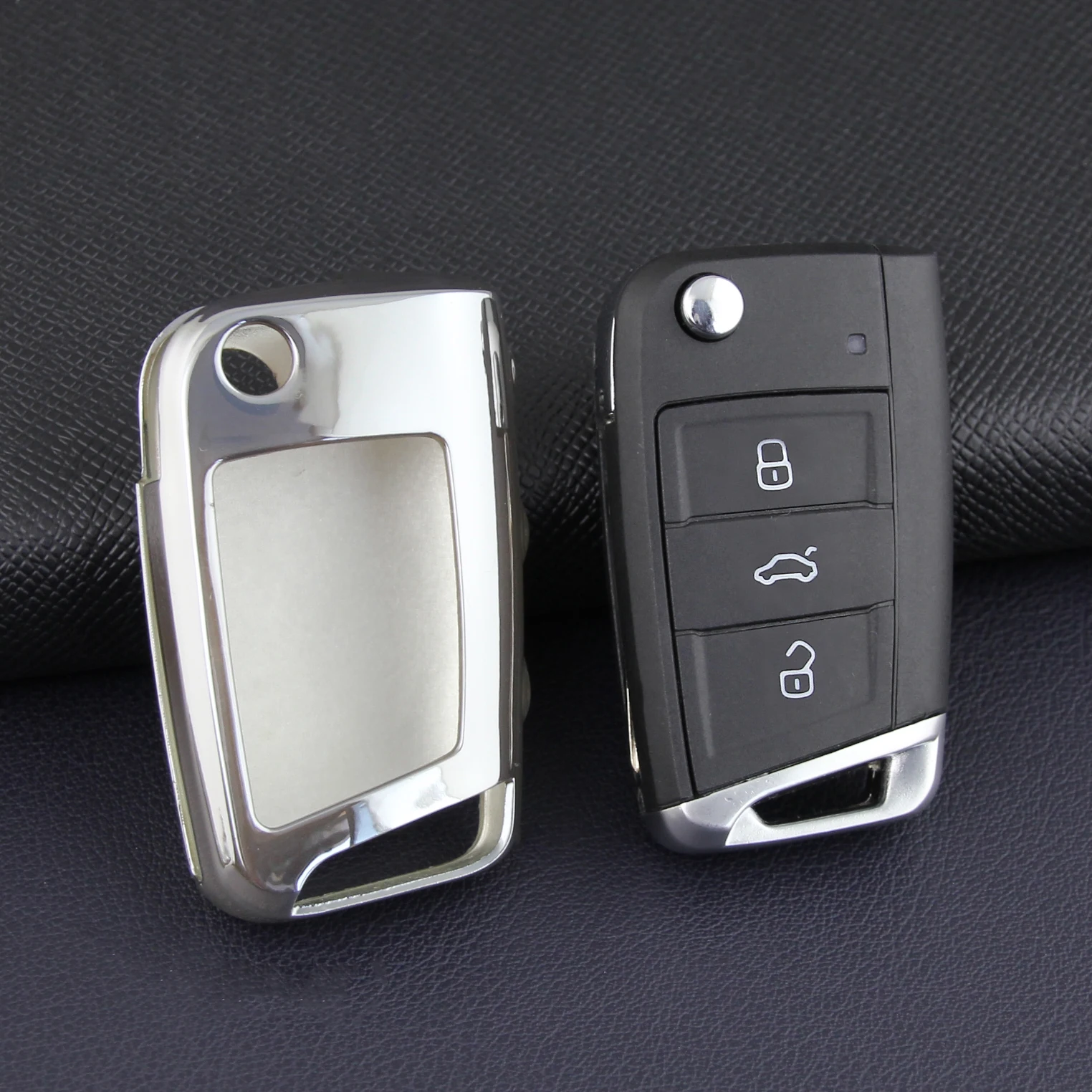 Чехол-книжка для автомобильных ключей с кольцом-цепочкой серебристый |