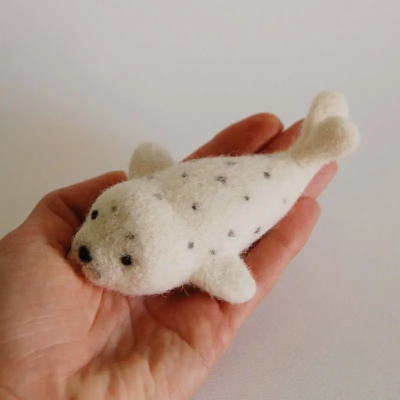 

Needle Felting White Sea Lion Dolphin Cartoon Non Finished DIY Handmade Creative Gift Toy Wool Felt Craft Poked Material Package
