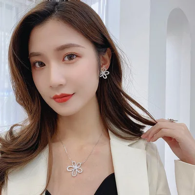 

Sun Flower Ring Women's Fashion Personality Big Flower Index Finger Ring Diamond Five Petal Hand Jewelry Brand With Holiday Gift