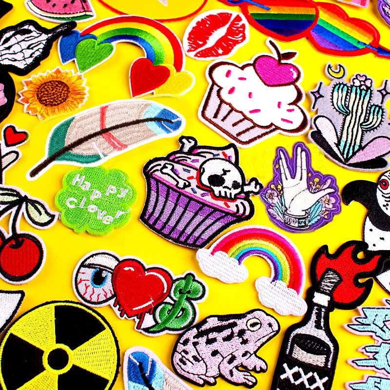Милая мультяшная нашивка вышитая для одежды Радужный череп в стиле панк железные