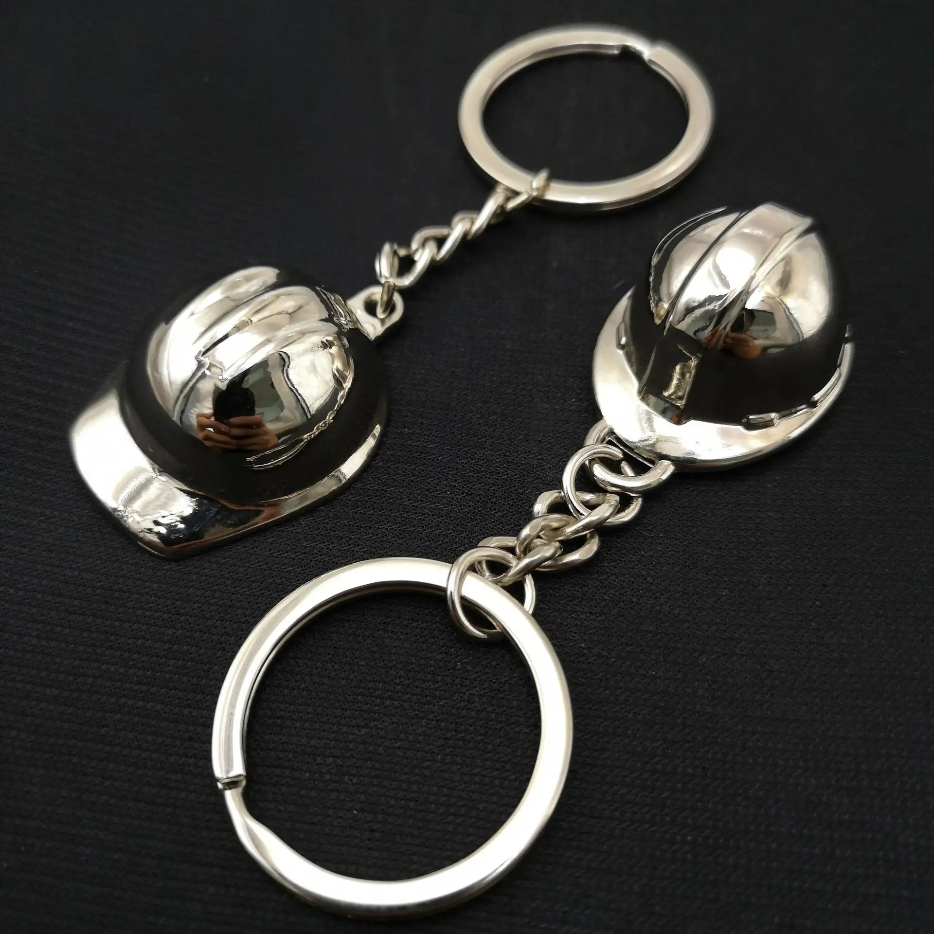 Construction helmet keychain, modern keychain, key ring, jewelry accessories for men or women, gift, 2021 car bling accessories