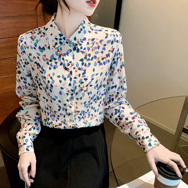 

Shirts & Blouses