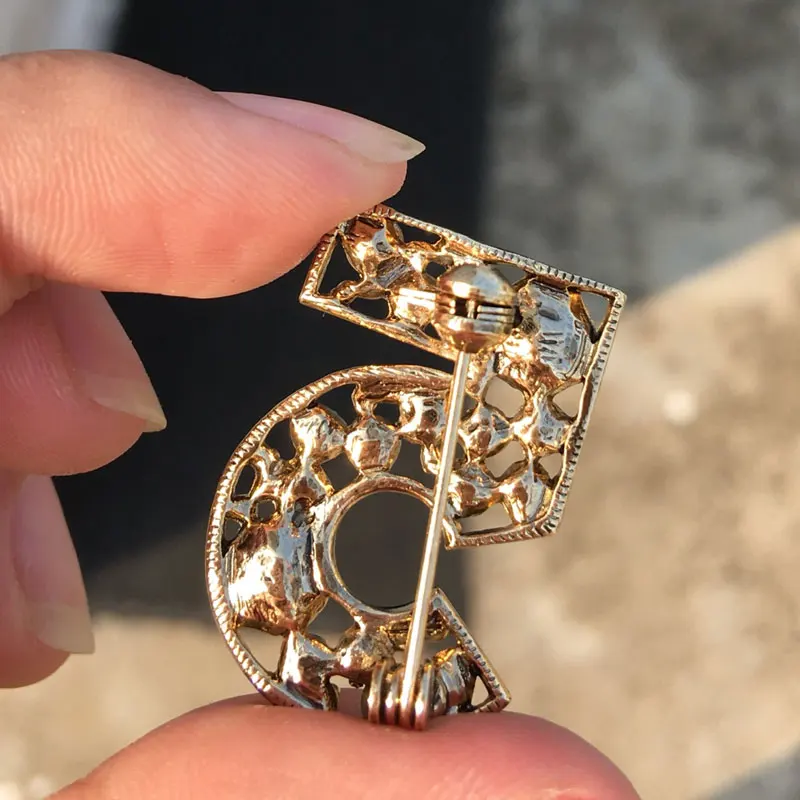 Роскошного фирменного дизайна Спринтом Цифры 5 брошь в виде Цвет с украшением