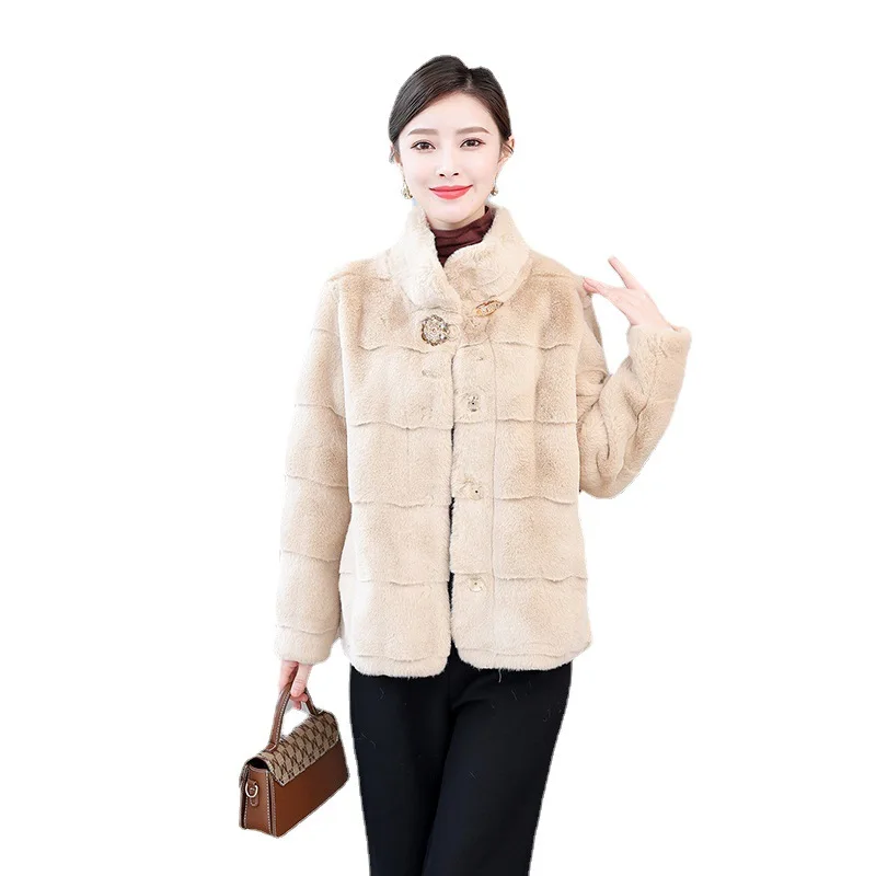 

Толстая Датская норковая шуба для женщин, зимняя куртка из искусственного меха, воротник-стойка, полосатая текстура, стразы, пуговица уткон...