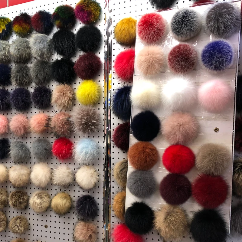 

13 15 cm DIY Natural Color Real Raccoon Fur Pompoms For Bags Knitted Beanie Cap Hats Genuine fox fur Pom pom