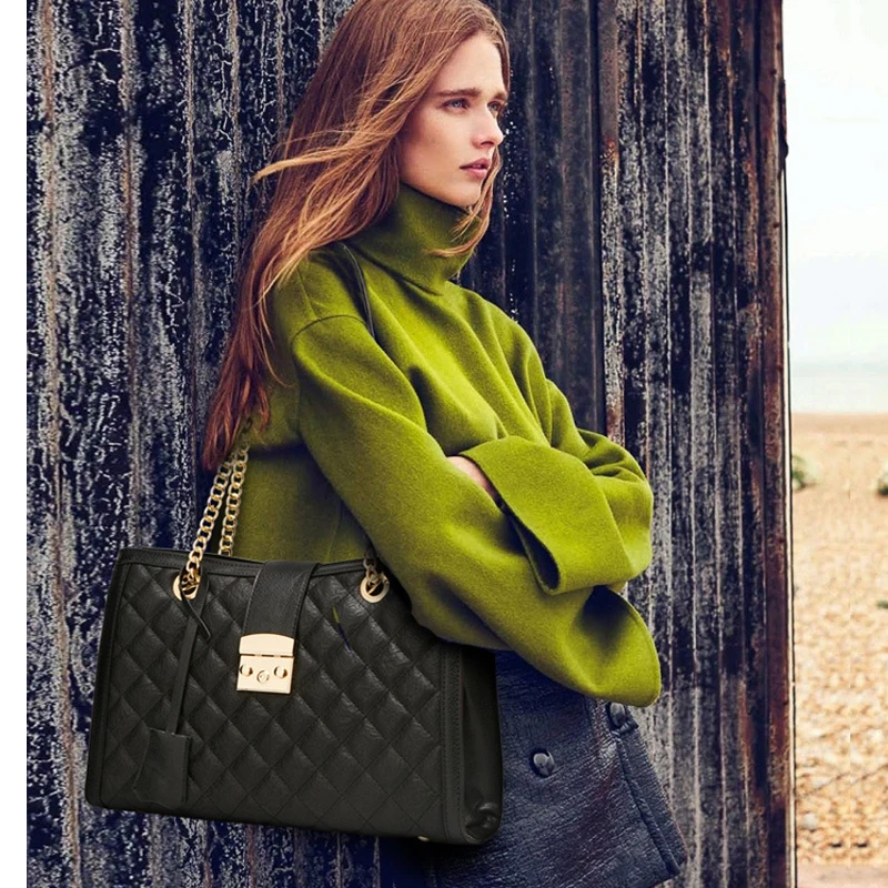 Вместительные женские сумки через плечо из искусственной кожи на цепочке