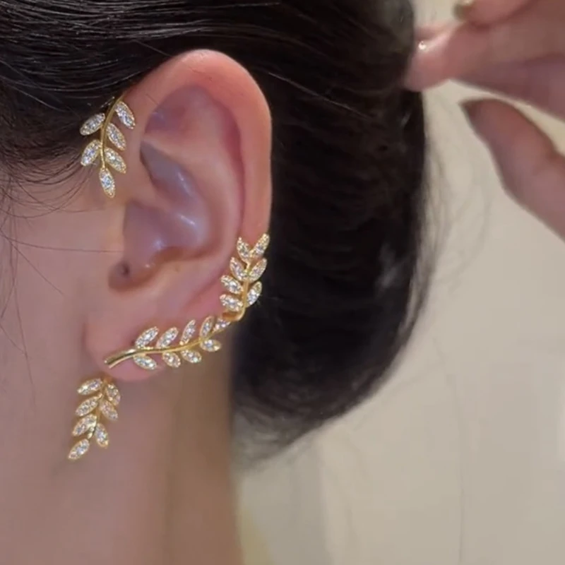 

Новые модные изысканные серьги-гвоздики в виде ушных манжет для женщин и девушек серьги в Корейском стиле с цирконием листом снежинкой и зо...