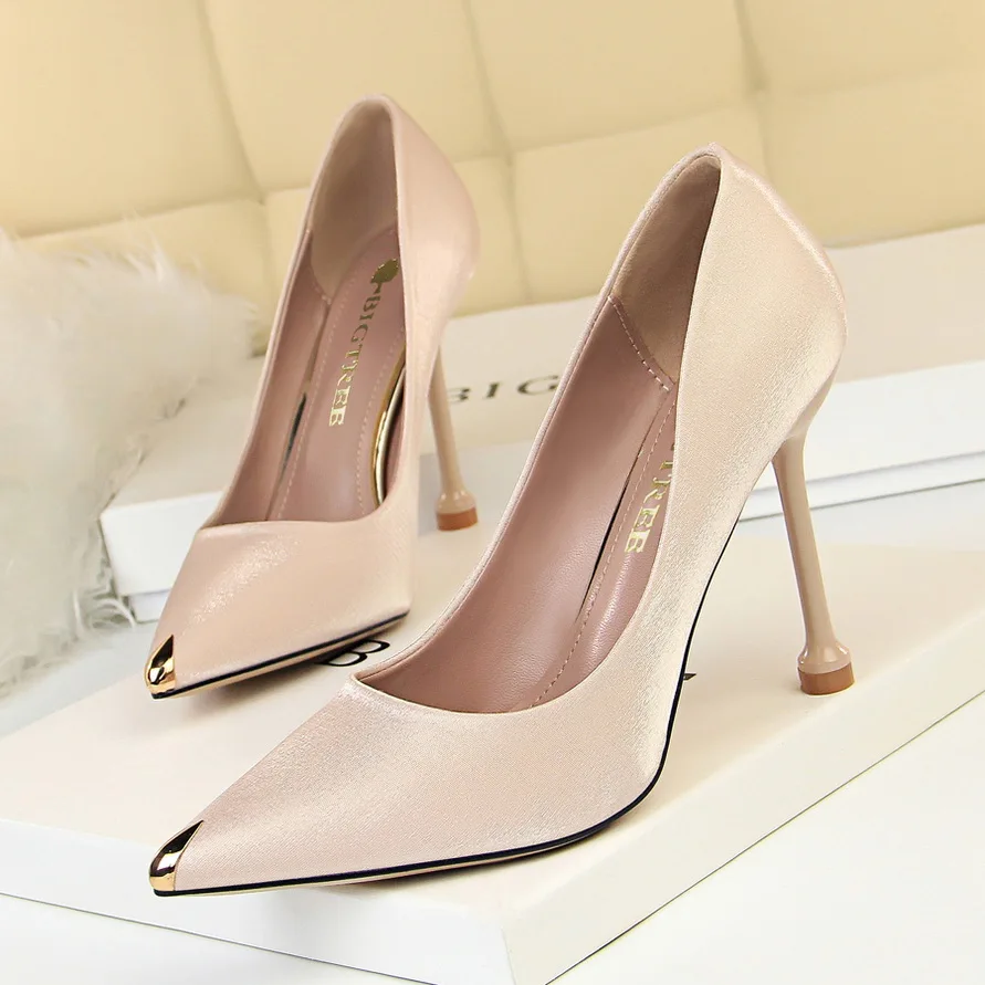 Модные туфли на высоком каблуке шпильке Женская 2019 Новинка осени платье